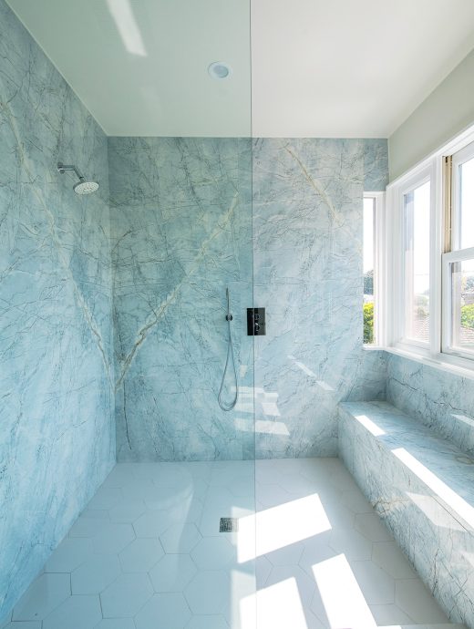 Modern white and gold marble showerstall